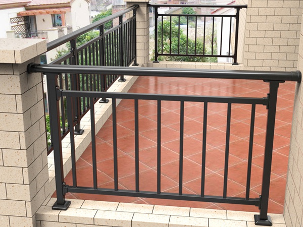 別墅陽臺護(hù)欄圖片