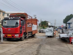 金用護欄2020年7月25日鋅鋼陽臺護欄裝車發(fā)貨！