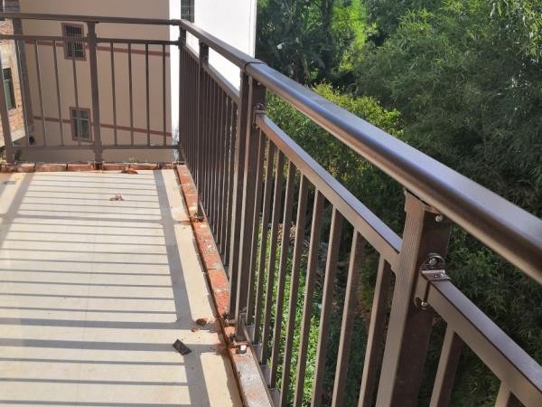 安徽鋅鋼護欄廠家地址在哪里？