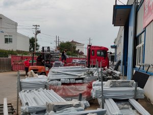 金用護欄2020年8月7日鋅鋼陽臺護欄裝車發貨！