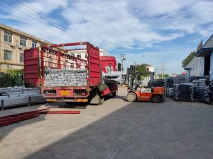 金用護欄2020年8月13日鋅鋼陽臺護欄裝車發(fā)貨！