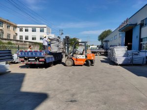 金用護欄2020年8月15日鋅鋼陽臺護欄裝車發(fā)貨！