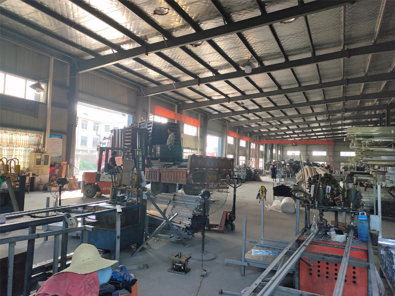 金用護欄2020年8月17日鋅鋼百葉窗裝車發貨！