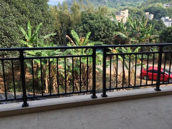 陽臺護(hù)欄安裝注意事項