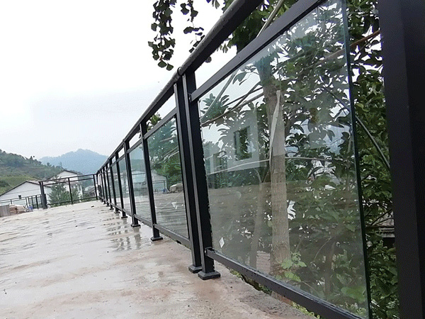 陽(yáng)臺(tái)護(hù)欄用哪種材質(zhì)性價(jià)比高? 陽(yáng)臺(tái)護(hù)欄用哪種材質(zhì)性價(jià)比高?