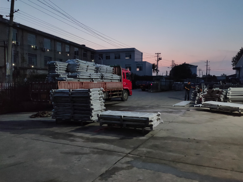 金用護(hù)欄2020年9月19日鋅鋼百葉窗發(fā)貨！