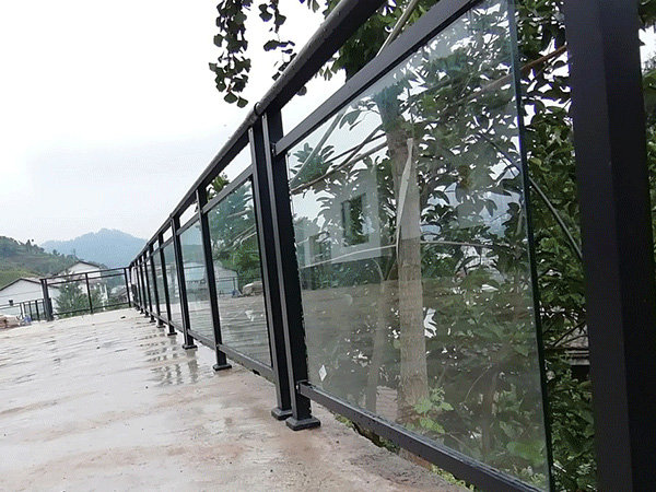 建筑工程專用陽臺護欄是什么樣的，你知道嗎？