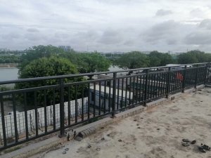 推薦2款陽(yáng)臺(tái)護(hù)欄，定制價(jià)格不到60元一米！