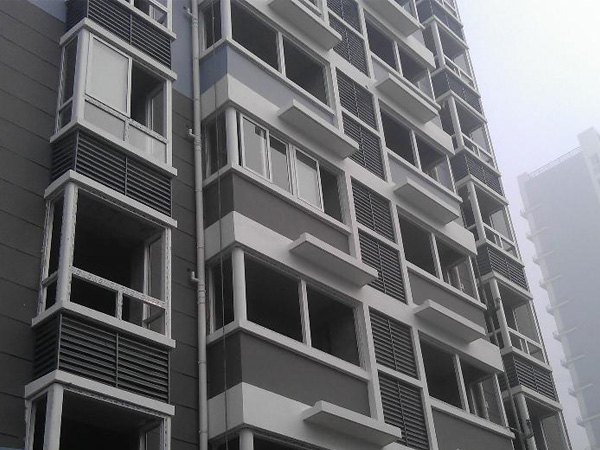 百葉窗什么材質的比較適合建筑工程上用？