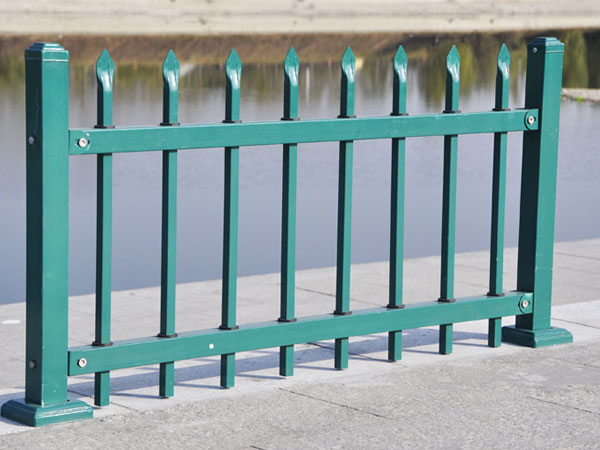 鋅鋼護欄為什么不容易生銹？