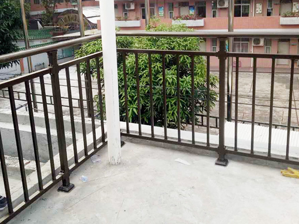 陽臺護欄用什么材料好？