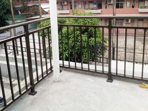 陽(yáng)臺(tái)護(hù)欄用什么材料好? 陽(yáng)臺(tái)護(hù)欄用什么材料好?