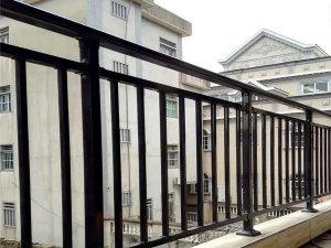 陽(yáng)臺(tái)護(hù)欄哪家價(jià)格便宜? 陽(yáng)臺(tái)護(hù)欄哪家價(jià)格便宜?