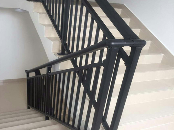 樓梯扶手如何選？
