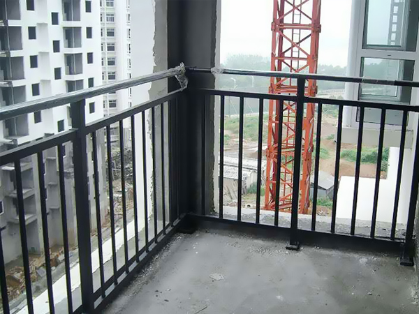 陽(yáng)臺(tái)欄桿怎么選擇? 陽(yáng)臺(tái)欄桿怎么選擇?