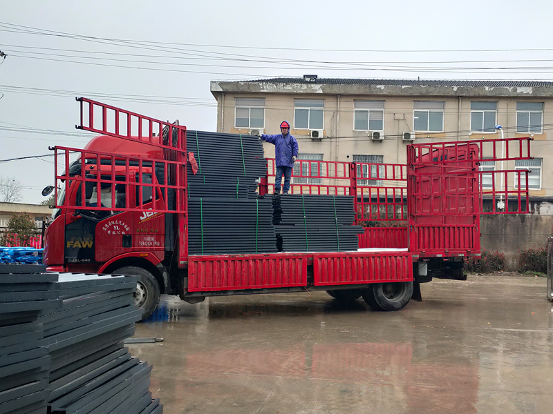 金用護欄2021年3月15日鋁合金百葉窗發貨！