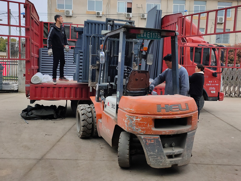 金用護欄2021年4月2日鋁合金百葉窗發貨！