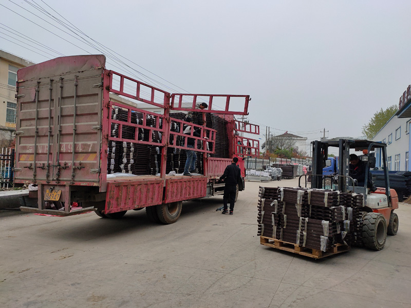 金用護欄2021年4月7日鋅鋼空調欄桿發貨！