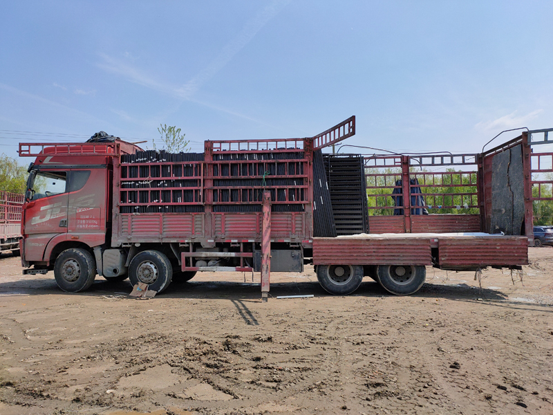 金用護欄2021年4月8日鋅鋼百葉窗發(fā)貨！