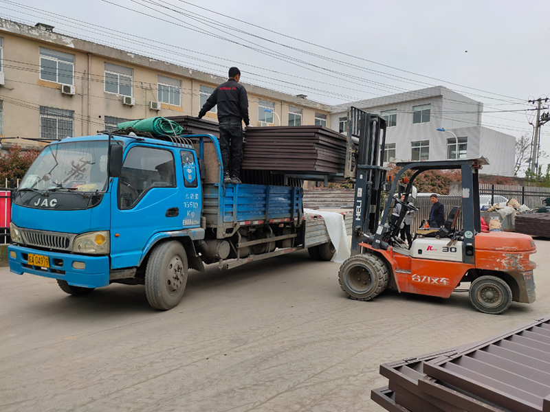 金用護欄2021年4月14日鋁合金百葉窗發貨! 金用護欄2021年4月14日鋁合金百葉窗發貨!