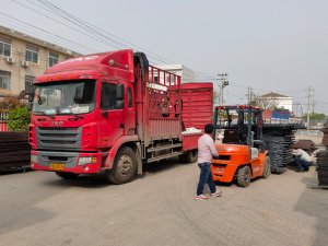 金用護(hù)欄2021年4月16日第二車百葉窗發(fā)貨！