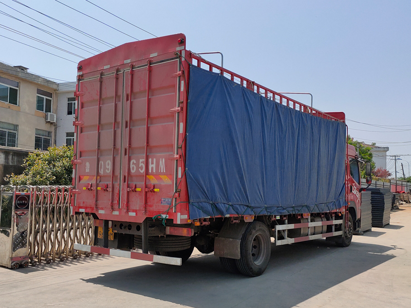 金用護(hù)欄2021年5月8日鋅鋼百葉窗發(fā)貨！