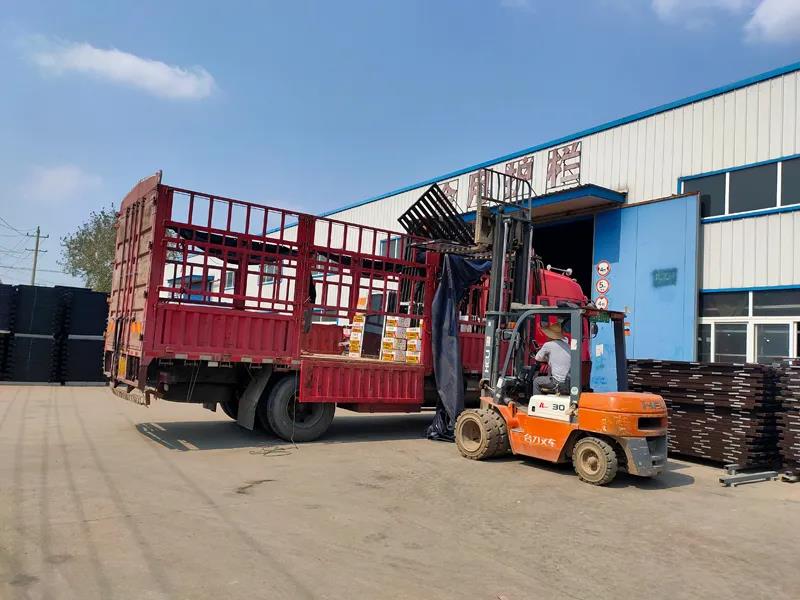 金用護欄2021年9月18日鋅鋼百葉窗發貨！