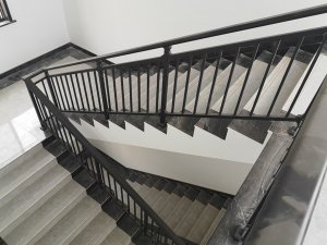 樓梯護(hù)欄多少錢一米? 樓梯護(hù)欄多少錢一米?