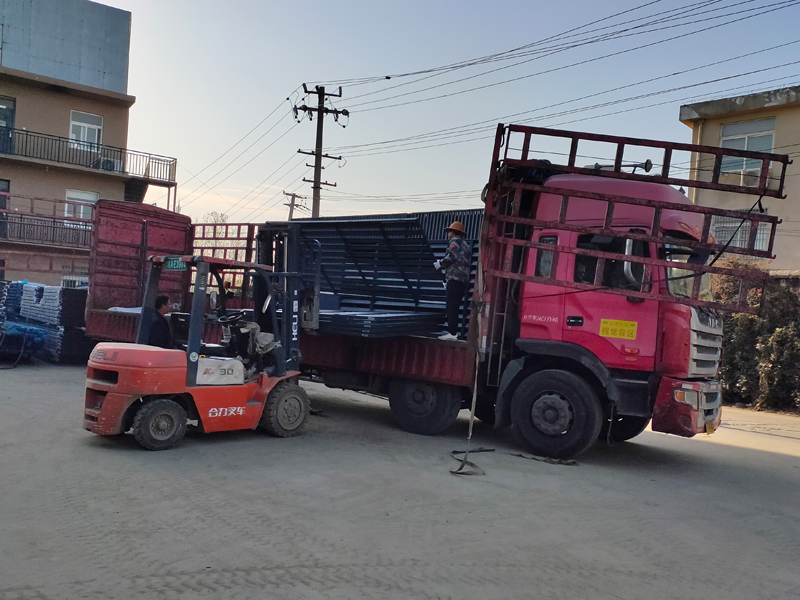 金用護(hù)欄2021年11月23日鋅鋼百葉窗發(fā)貨！