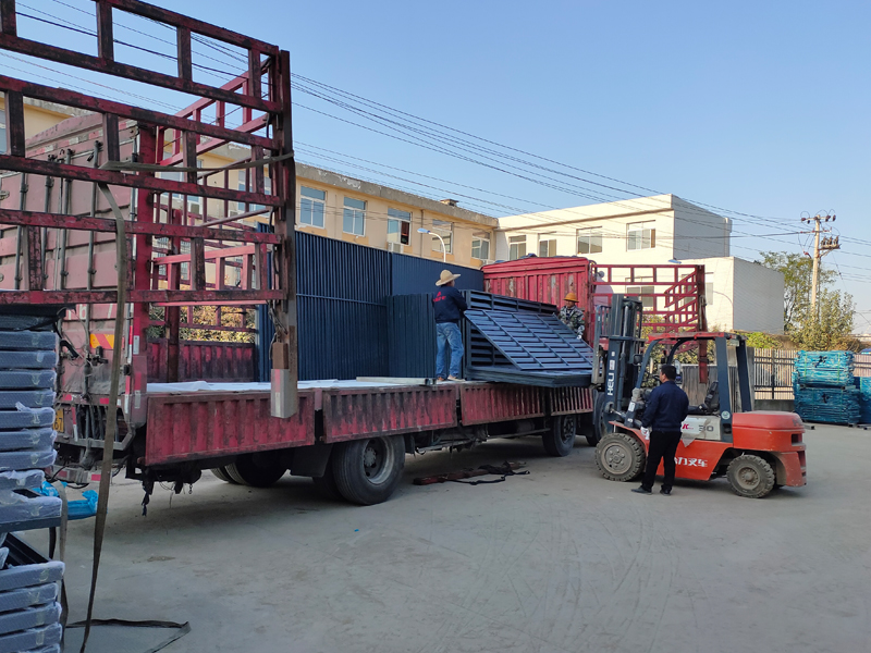 金用護欄2021年11月24日鋅鋼百葉窗發(fā)貨! 金用護欄2021年11月24日鋅鋼百葉窗發(fā)貨!