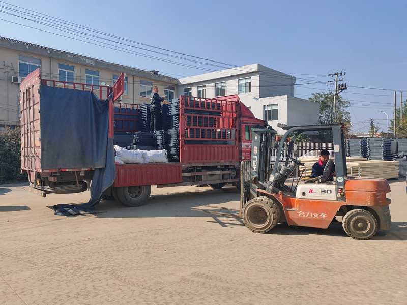 金用護欄2021年11月27日鋅鋼欄桿發貨！