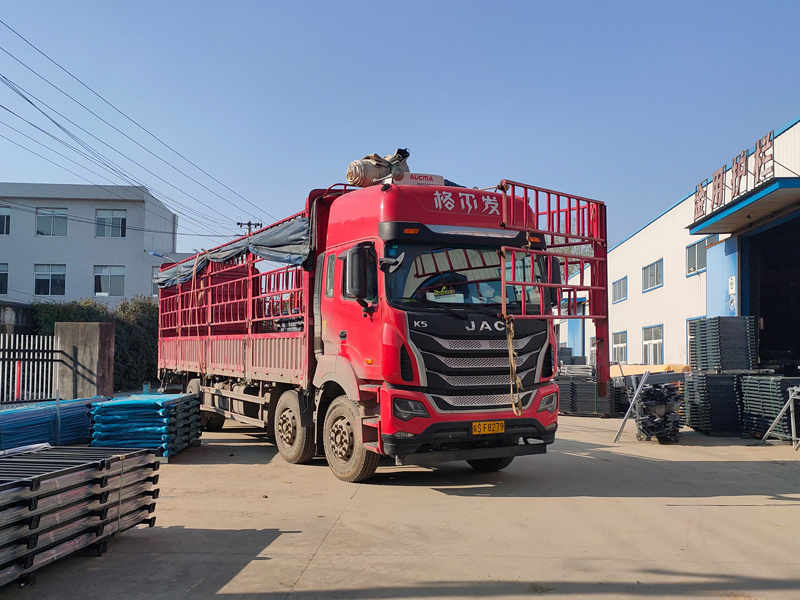 金用護欄2021年12月10日鋅鋼陽臺護欄裝車發貨！