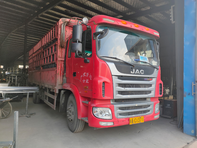 金用護(hù)欄2021年12月28日鋅鋼百葉窗裝車發(fā)貨! 金用護(hù)欄2021年12月28日鋅鋼百葉窗裝車發(fā)貨!