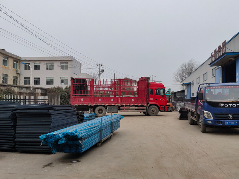 金用護欄2022年2月22日鋁合金百葉窗裝車發(fā)貨! 金用護欄2022年2月22日鋁合金百葉窗裝車發(fā)貨!