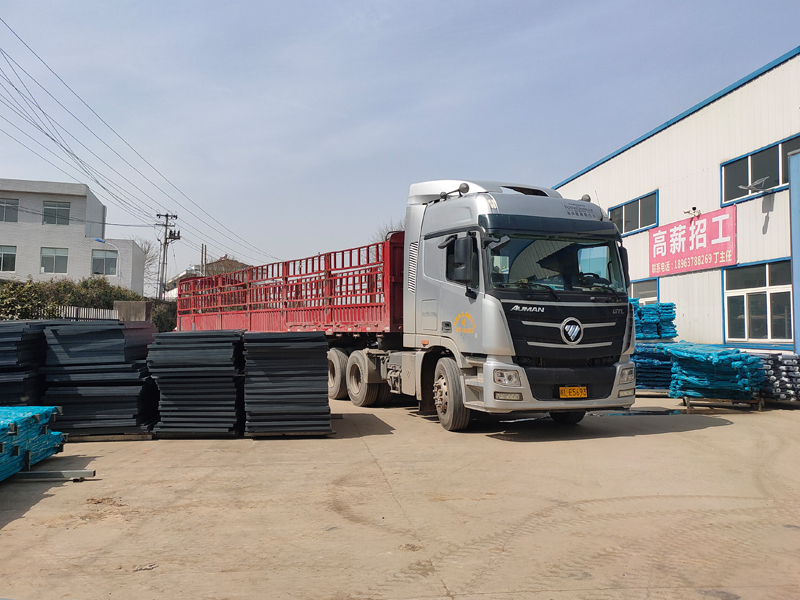 金用護(hù)欄2022年3月5日鋅鋼陽臺欄桿裝車發(fā)貨！