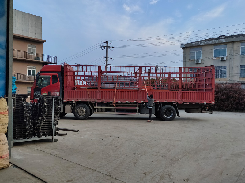 金用護(hù)欄2022年4月6日鋅鋼空調(diào)欄桿裝車發(fā)貨！