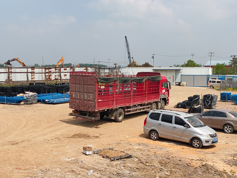 金用護(hù)欄2022年4月27日鋅鋼圍墻護(hù)欄裝車發(fā)貨！