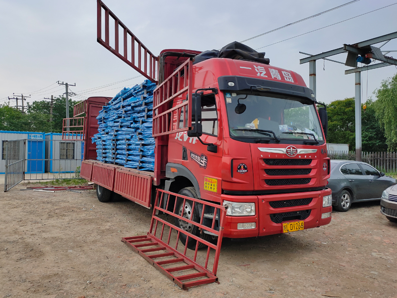 金用護欄2022年5月16日鋅鋼陽臺護欄裝車發貨! 金用護欄2022年5月16日鋅鋼陽臺護欄裝車發貨!