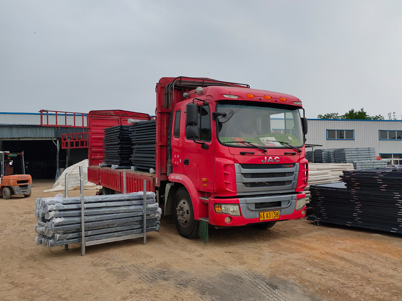 金用護欄2022年5月17日鋅鋼飄窗欄桿裝車發貨! 金用護欄2022年5月17日鋅鋼飄窗欄桿裝車發貨!