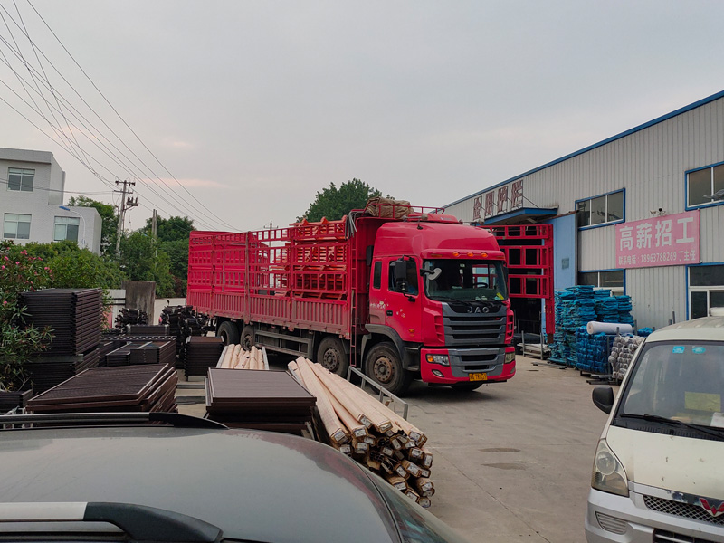 金用護欄2022年6月8日鋅鋼護欄裝車發貨！