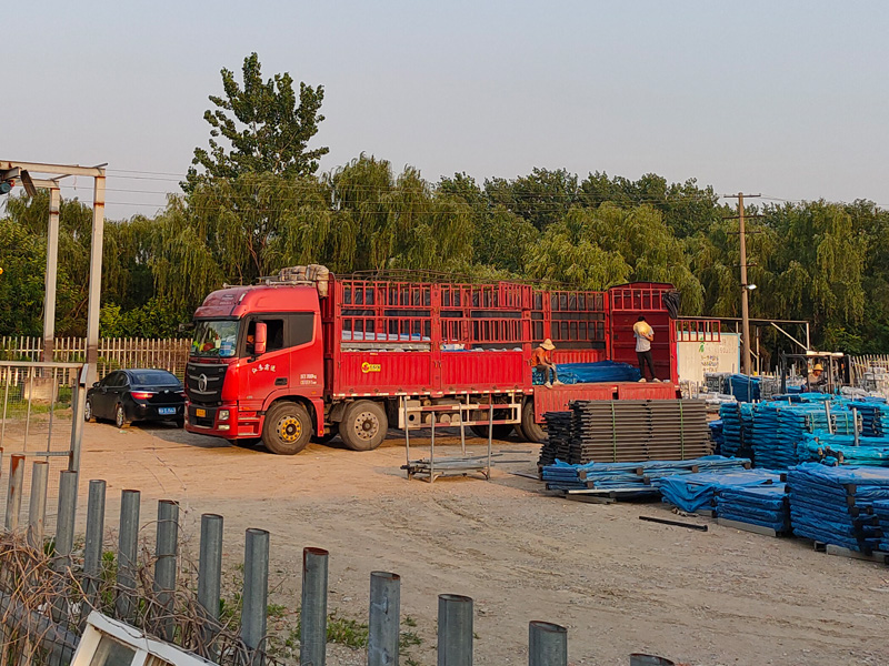 金用護欄2022年6月10日鋅鋼組裝式護欄裝車發貨！