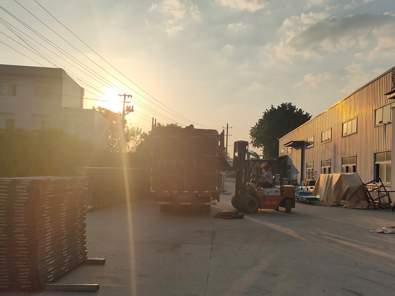 金用護(hù)欄2022年6月22日鋅鋼百葉窗裝車(chē)發(fā)貨! 金用護(hù)欄2022年6月22日鋅鋼百葉窗裝車(chē)發(fā)貨!