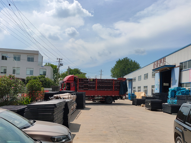 金用護(hù)欄2022年7月5日鋅鋼百葉窗裝車發(fā)貨! 金用護(hù)欄2022年7月5日鋅鋼百葉窗裝車發(fā)貨!