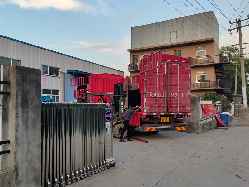 金用護欄2022年7月8日鋅鋼圍墻護欄裝車發貨！