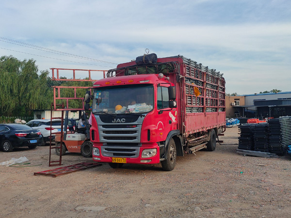 金用護欄2022年7月13日鋅鋼護窗欄桿裝車發貨！