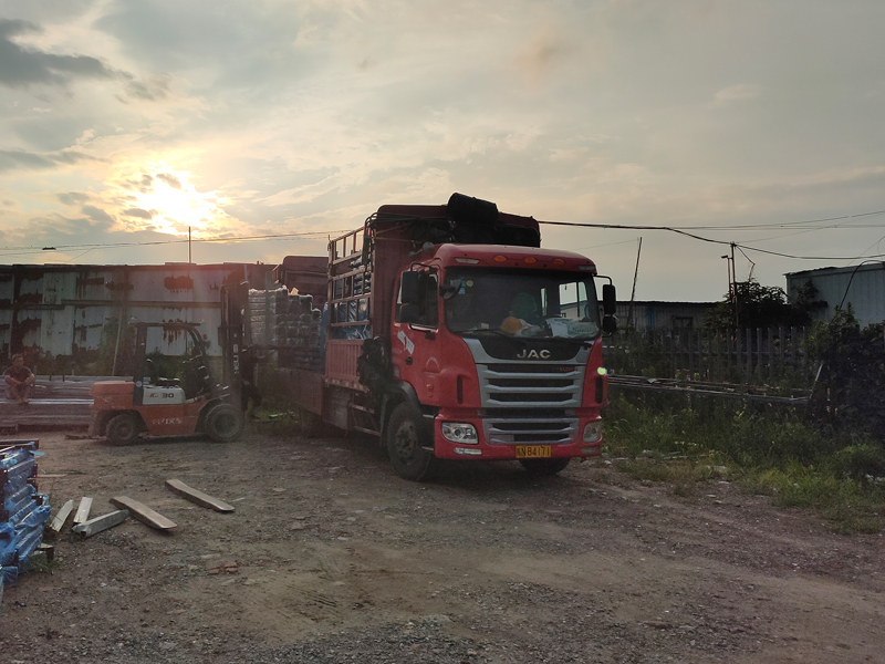 金用護(hù)欄2022年7月22日鋅鋼陽(yáng)臺(tái)欄桿裝車發(fā)貨! 金用護(hù)欄2022年7月22日鋅鋼陽(yáng)臺(tái)欄桿裝車發(fā)貨!