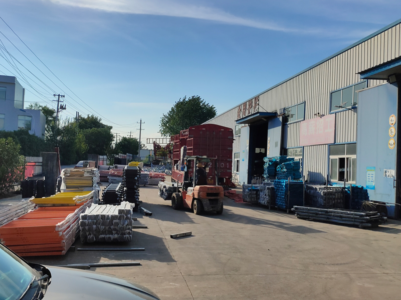 金用護欄2022年8月6日鋅鋼組裝式欄桿裝車發貨！