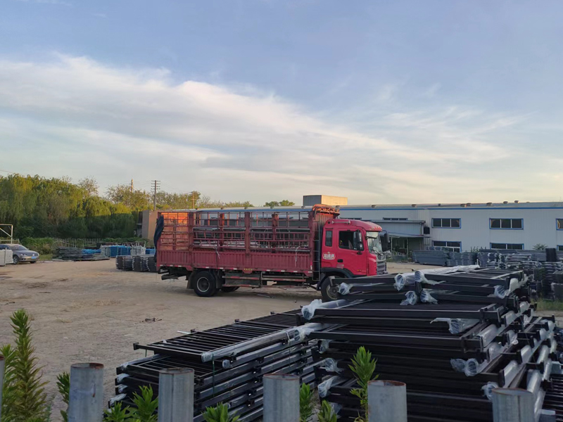 金用護欄2022年8月15日鋅鋼連廊欄桿裝車發(fā)貨! 金用護欄2022年8月15日鋅鋼連廊欄桿裝車發(fā)貨!