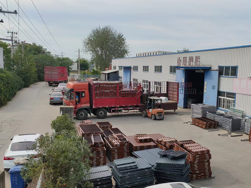 金用護(hù)欄2022年8月22日鋁合金百葉窗裝車(chē)發(fā)貨! 金用護(hù)欄2022年8月22日鋁合金百葉窗裝車(chē)發(fā)貨!