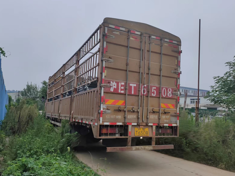 金用護(hù)欄2022年8月30日鋅鋼陽臺(tái)護(hù)欄裝車發(fā)貨！